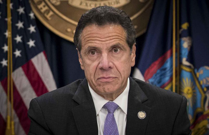 Thống đốc Cuomo sinh ngày 6/12/1957 tại Queens, New York, trong gia đình có 4 anh chị em. Cha ông là Mario Cuomo, người từng đảm nhiệm chức vụ Thống đốc New York. Ảnh: AP.
