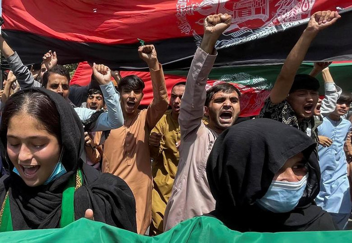 Những người phụ nữ cũng tham gia cuộc biểu tình chống Taliban ở thủ đô Kabul hôm 19/8.