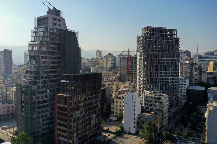 Nhiều tòa nhà bị hư hại tại khu vực cảng Beirut trong bức ảnh chụp ngày 2/8/2021.