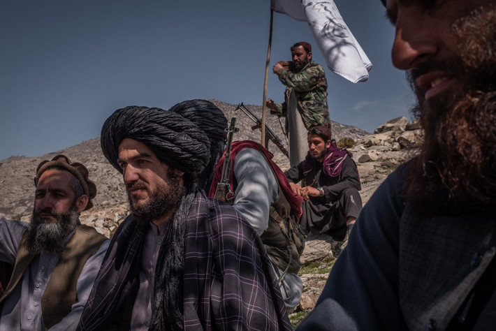 Được biết, Mỹ và liên quân tiến hành chiến dịch quân sự Tự do Bền vững ở Afghanistan từ tháng 10/2001, nhắm vào các mục tiêu của Taliban với lý do lực lượng này đã chứa chấp tổ chức khủng bố quốc tế al-Qaeda - thủ phạm gây nên vụ khủng bố ngày 11/9 tại nước Mỹ. Kết quả, Taliban mất quyền kiểm soát các khu vực quan trọng và phải rút khỏi thủ đô Kabul một tháng sau đó. Ảnh: Reuters.