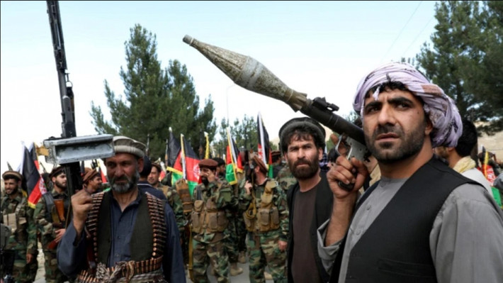 Những ngày gần đây, Taliban tiến công ồ ạt và chiếm được nhiều thủ phủ của các tỉnh ở Afghanistan. Gần đây nhất, ngày 12/8, Taliban chiếm được thành phố chiến lược Ghazni, thủ phủ thứ mười rơi vào tay lực lượng này, và chỉ còn cách thủ đô Kabul 150 km. Ảnh: Reuters.