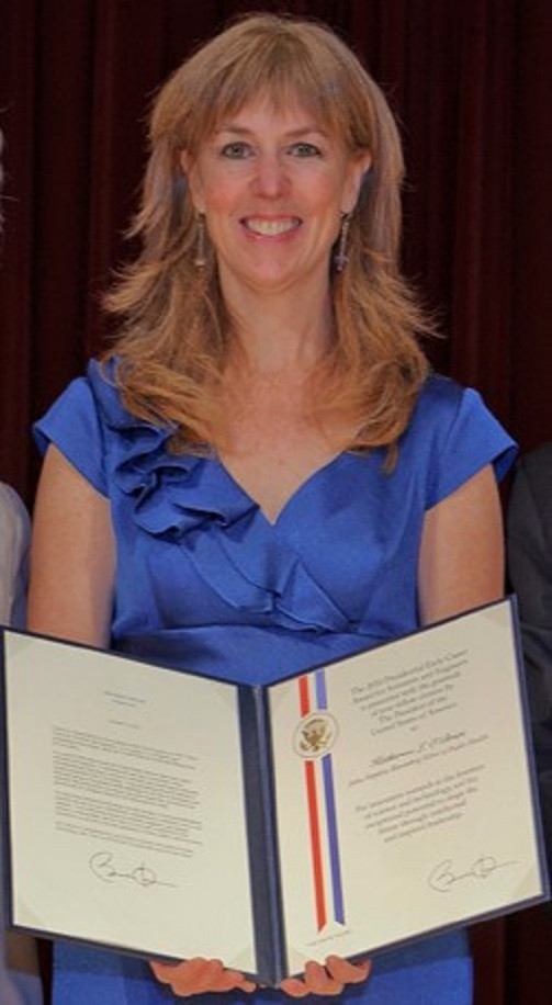 Katherine O'Brien (ảnh), Giám đốc bộ phận tiêm chủng của WHO, cho biết không có con số cụ thể nào cho việc đạt được miễn dịch cộng đồng. Ảnh: Wikipedia.
