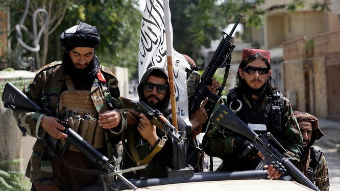 USA Today dẫn lời Douglas London, cựu Giám đốc chống khủng bố hàng đầu của CIA trong khu vực, bao gồm Afghanistan, cho biết mối đe dọa do ISIS-K gây ra hiện ở mức cao do khoảng trống an ninh được tạo ra sau khi Taliban nắm quyền kiểm soát Afghanistan. Taliban hiện được xem là "kẻ thù không đội trời chung" của IS-K. Ảnh: Fox.