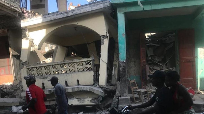 Tòa nhà bị hư hại ở thủ đô Port-au-Prince ngày 14/8.