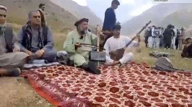 Được biết, vụ Taliban hành quyết ca sĩ dân ca Afghanistan diễn ra chỉ vài ngày sau khi phong trào này tuyên bố âm nhạc sẽ bị cấm ở nơi công cộng tại Afghanistan. Ảnh: Twitter.