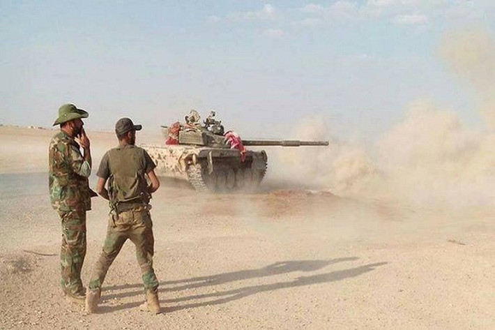 Cũng trong ngày 23/8, Quân đội Syria pháo kích dữ dội nhằm vào nhóm phiến quân tại các ngôi làng Shanan và Benin ở vùng Jabal al-Zawiya và làng al-Qahira ở al-Suqaylabiyah thuộc tỉnh Hama. Ảnh: AMN.