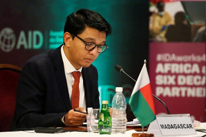 Ngày 22/7, Madagascar cho biết nước này đã phá tan âm mưu ám sát Tổng thống Andry Rajoelina (ảnh). Liên quan đến vụ ám sát ông Rajoelina, nhiều quan chức cấp cao trong lực lượng quân đội và cảnh sát nước này, trong đó có 5 vị tướng, đã bị bắt giữ. Ảnh: Reuters.
