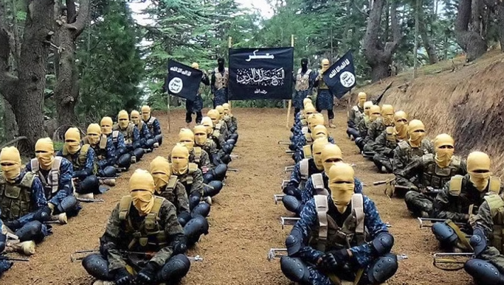 ISIS-K, một nhánh chính thức của nhóm Nhà nước Hồi giáo (IS) tự xưng hoạt động ở Afghanistan, đã lên tiếng thừa nhận tiến hành vụ tấn công bằng súng và đánh bom liều chết này. Ảnh: Daily Mail.