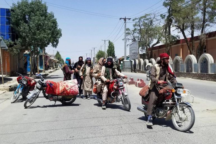 Ngày 12/8, Taliban chiếm được thành phố chiến lược Ghazni. Đây là thủ phủ thứ 10 rơi vào tay lực lượng này. Ảnh: AP.