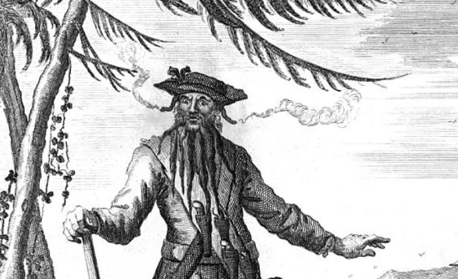 1. Edward Teach, hay còn được biết đến nhiều hơn với cái tên Blackbeard (với bộ râu đen dày), là một trong những tên cướp biển khét tiếng nhất trong lịch sử. Edward hoạt động quanh vùng Tây Ấn và bờ biển phía đông của các thuộc địa Bắc Mỹ của Anh. Edward đã bị giết trong trận chiến với Hải quân Anh. (Nguồn ảnh: NC)