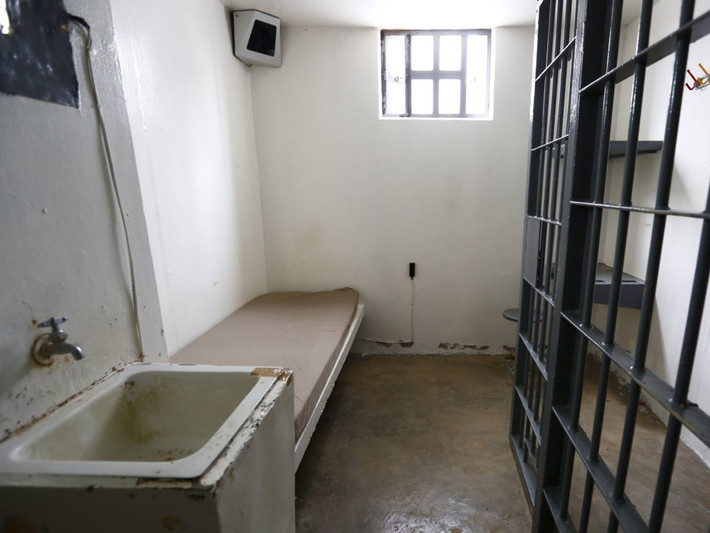 Nhà tù Penal del Altiplano ở Almoloya de Juárez được cho là nhà tù an ninh nghiêm ngặt nhất Mexico cho tới khi xảy ra vụ vượt ngục của trùm ma túy Joaquin El Chapo Guzman năm 2015.