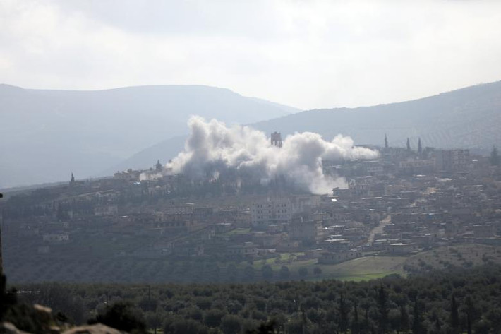 Khói bốc lên từ một địa điểm thuộc Afrin khi Quân đội Thổ Nhĩ Kỳ tiếp tục chiến dịch quân sự nhằm vào người Kurd tại khu vực này.