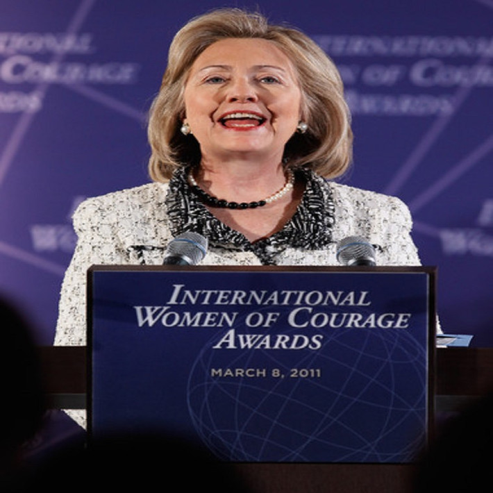 Ngoại trưởng Clinton phát biểu tại buổi lễ vinh danh “Phụ nữ can đảm” tại Bộ Ngoại giao Mỹ ở thủ đô Washington, Mỹ, ngày 8/3/2017. Ảnh: Zimbio.