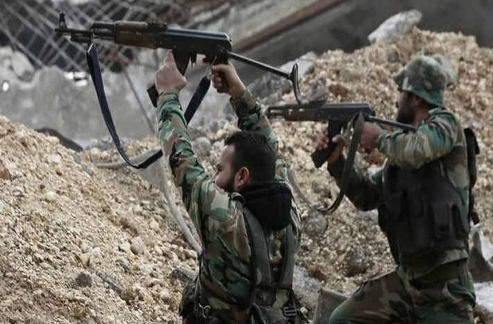 “Quân đội Syria và đồng minh cũng đã tấn công các căn cứ của nhóm phiến quân tại Harasta nhưng chưa tái chiếm được khu vực nào”, nguồn tin nói thêm. Ảnh:AMN.
