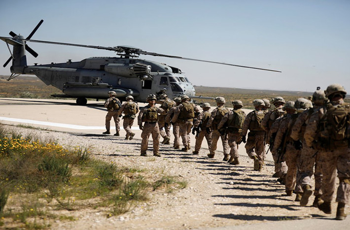 Nhiều trực thăng vận tải xuất hiện trong cuộc tập trận, trong đó có chiếc Sikorsky CH-53E Super Stallion.