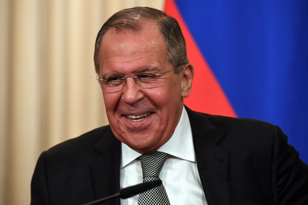 Theo Sputink, ngày 22/3, Ngoại trưởng Nga Sergei Lavrov bắt đầu chuyến thăm hai ngày tới Việt Nam. Tại Hà Nội, ông Lavrov dự kiến sẽ có cuộc gặp với Chủ tịch nước Việt Nam Trần Đại Quang và Bộ trưởng Ngoại giao Phạm Bình Minh để thảo luận về triển vọng tăng cường quan hệ đối tác chiến lược toàn diện giữa Nga và Việt Nam. Ảnh: Zimbio.