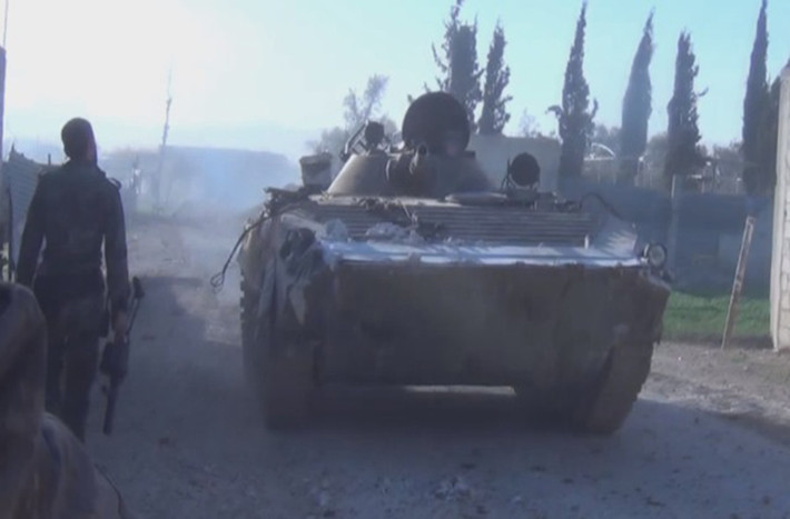 Trong diễn biến mới nhất, các binh sĩ Syria hiện chỉ còn cách thành trì Harasta của nhóm khủng bố ở Đông Ghouta vài trăm mét. Ảnh: AMN.