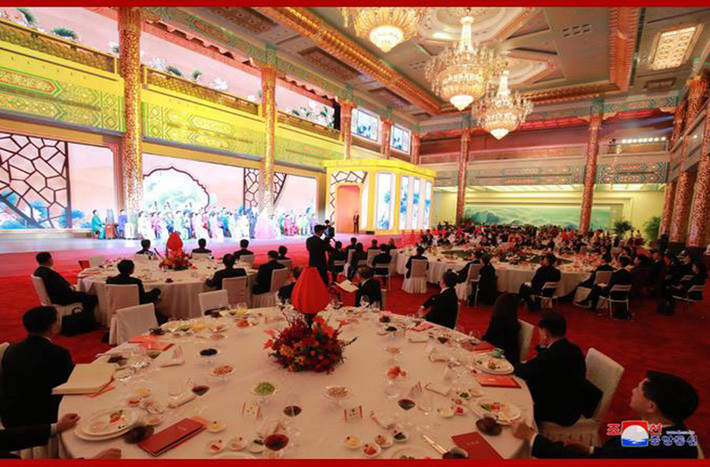Không gian rộng rãi, sang trọng bên trong nơi tổ chức tiệc chiêu đãi ông Kim Jong-un tại Trung Quốc.
