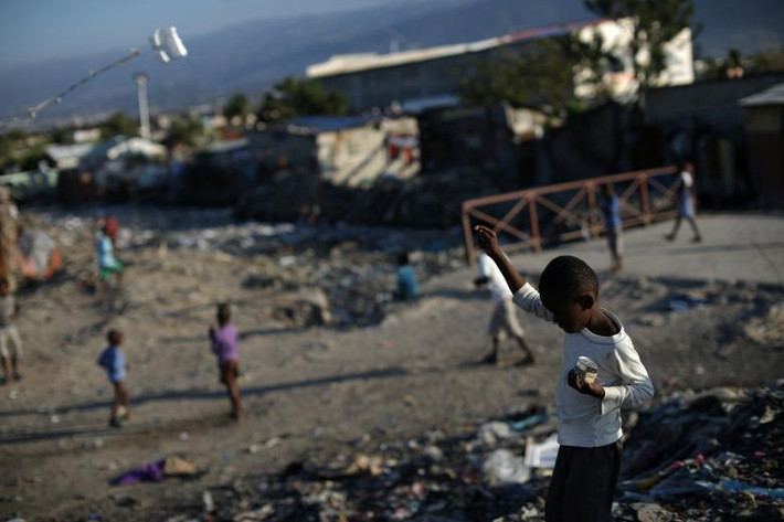 Những đứa trẻ chơi đùa ở Port-au-Prince ngày 3/3.