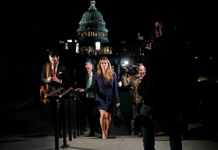 Ngày 28/2, phát ngôn viên Nhà Trắng Sarah Sanders cho biết, bà Hope Hicks, nữ trợ lý thân tín của Tổng thống Trump, tuyên bố sẽ từ chức Giám đốc Truyền thông của Nhà Trắng.
