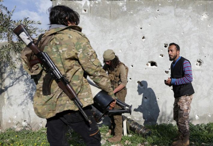 Lực lượng FSA tham chiến ở phía bắc thành phố Afrin ngày 18/2.