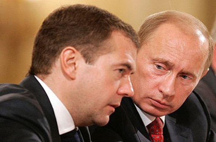Được biết, ông Medvedev từng làm cố vấn cho ông Putin trong khoảng hơn một năm khi ông Putin làm Phó Thị trưởng St Petersburg hồi đầu thập niên 1990. Về sau, ông Putin đã mời ông Medvedev đến Moscow cùng làm việc. Ảnh: Wikimedia Commons.