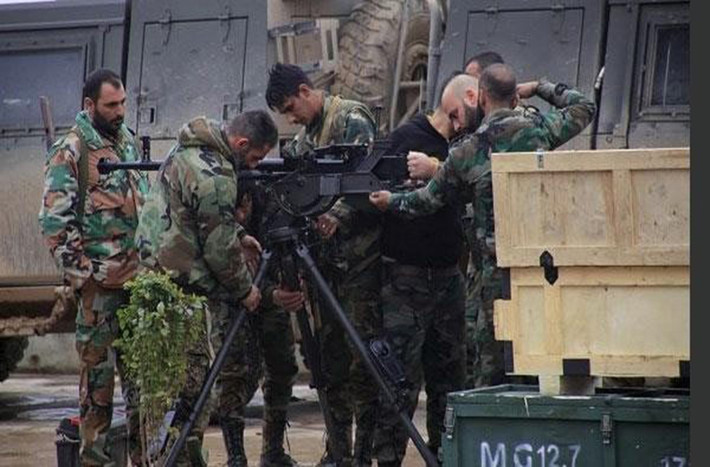 Trong khi đó, Quân đội Syria đã điều động lượng lớn binh sĩ và trang thiết bị quân sự tới khu vực phía nam Damascus để chiến đấu với phiến quân IS. Ảnh: FNA.