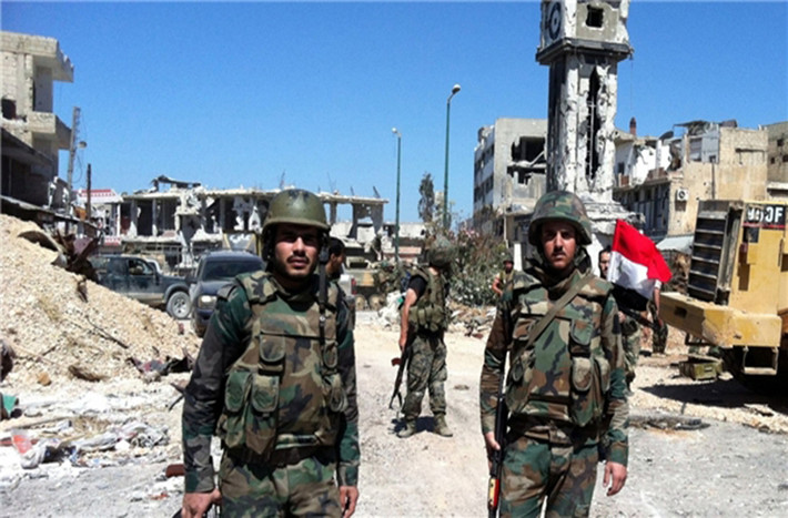 “Quân đội Syria đã triển khai hàng chục binh sĩ và trang thiết bị quân sự tới ngôi làng Nobl và al-Zahra gần Tal Rafa’at phía nam Afrin. Được biết, lực lượng Thổ Nhĩ Kỳ và đồng minh đã mở mặt trấn mới nhằm vào người Kurd ở phía nam thị trấn này”, nguồn tin chiến trường cho hay. Ảnh: FNA.