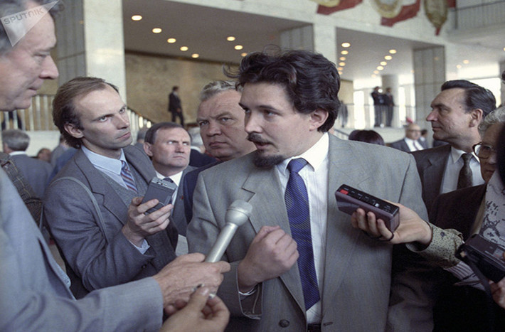 Ông Sergei Baburin trả lời câu hỏi của các phóng viên hồi tháng 9/1991.