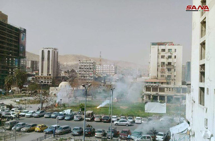 Một nguồn tin cảnh sát Syria nói rằng, hai dân thường ở thủ đô Damascus đã thiệt mạng và 9 người khác bị thương trong đợt tấn công bằng rocket của nhóm phiến quân từ khu vực phía tây của Đông Ghouta. Ảnh: SANA.