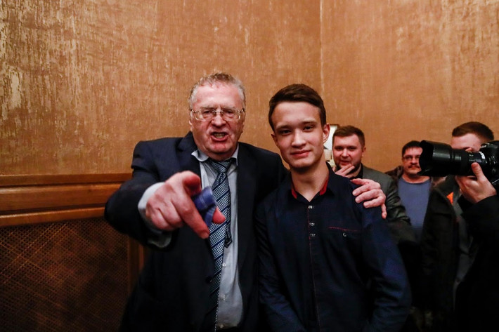 Svyatoslav Lomakin, sinh viên 19 tuổi, chia sẻ: “Tôi muốn có một sự thay đổi thực sự và những người trẻ có nhiều cơ hội hơn”. Được biết, Lomakin là người ủng hộ ứng viên Vladimir Zhirinovsky.