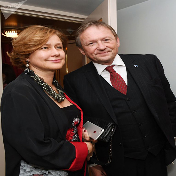 Ông Boris và vợ, bà Elena, tham dự một sự kiện tại nhà hát Bolshoi ở thủ đô Moscow, năm 2017.
