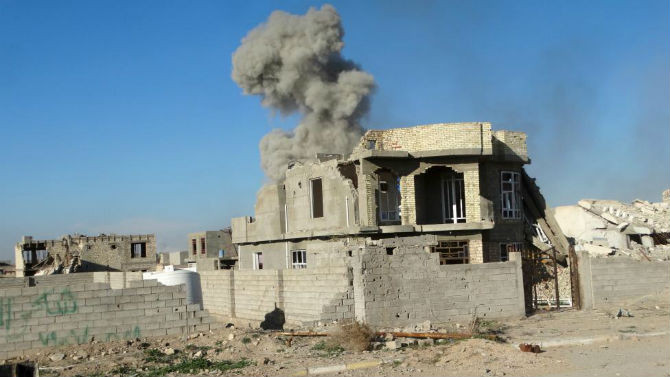 Một cuộc không kích tại thành phố Ramadi ngày 26/12.