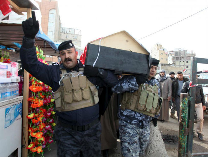 Lễ tang của một quân nhân Iraq thiệt mạng trong cuộc giao tranh tại Ramadi diễn ra ở Najaf, phía nam thủ đô Baghdad, ngày 27/12.