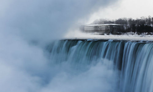 Thác nước Niagara hùng vĩ.