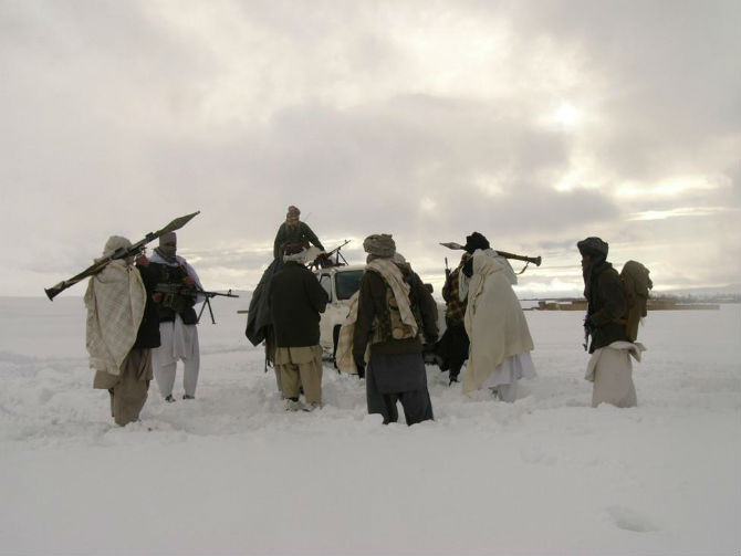 Lực lượng Taliban mang theo vũ khí tại một địa điểm không xác định ở Afghanistan ngày 16/1/2009.