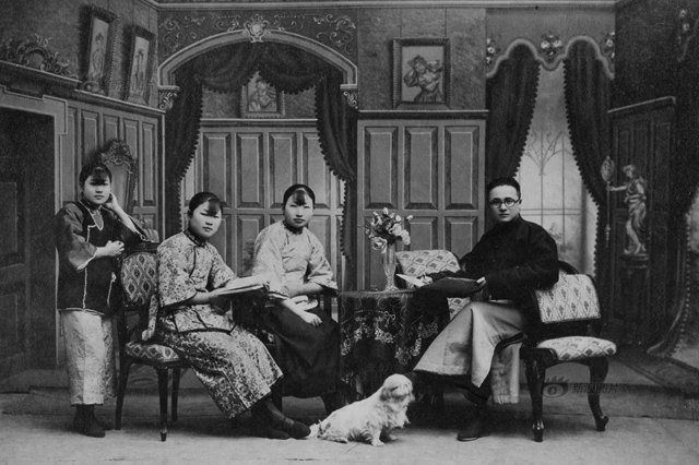 Kiểu trang phục của phụ nữ Trung Quốc sau năm 1925.
