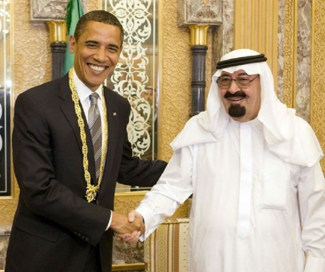 Quốc vương Ả-rập Abdullah đã tặng Tổng thống Mỹ Barrack Obama nhiều loại trang sức khác nhau với trị giá khoảng 300 nghìn USD.