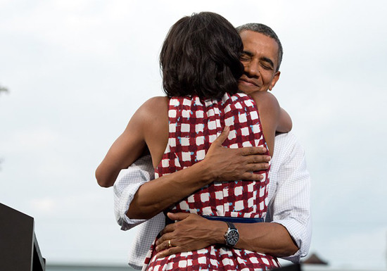 Cái ôm "lịch sử" tháng 8/2012 vào đêm mà Tổng tống Obama biết mình tiếp tục đắc cử là hình ảnh được chia sẻ nhiều nhất trên mạng xã hội Twitter và Facebook.