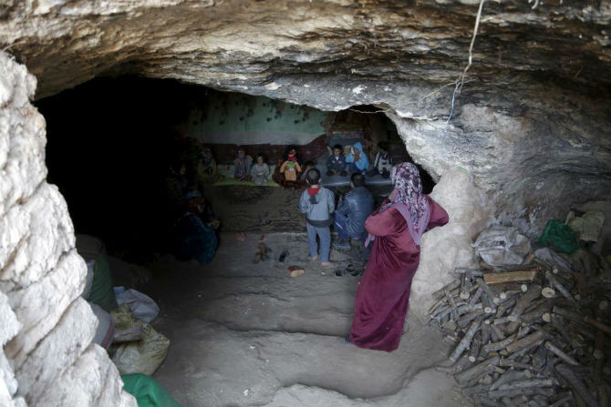 Những hang đá này là nơi lánh nạn của nhiều người Syria khi các cuộc giao tranh vẫn tiếp diễn tại quốc gia Trung Đông này.