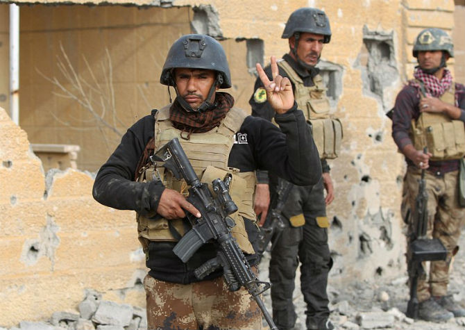Ngày 22/12, quân đội Iraq bắt đầu chiến dịch giải phóng Ramadi bị IS đánh chiếm hồi tháng 5/2012. Ảnh: Binh sĩ Iraq.