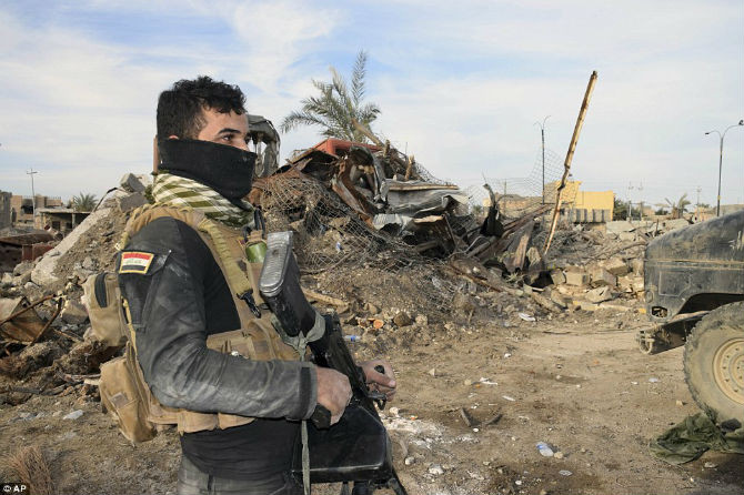 Sau khi giành thắng lợi ở Ramadi, binh sĩ Iraq cảnh giác cao độ và chuẩn bị cho các cuộc tấn công tiếp theo.