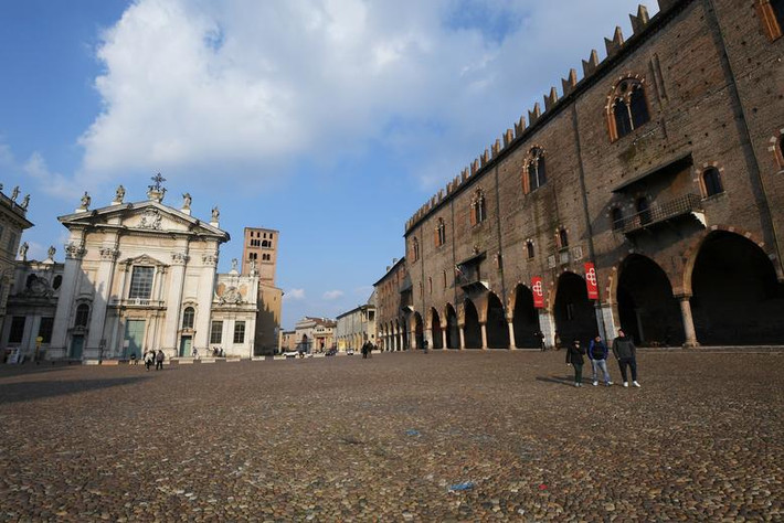 Nhiều địa điểm du lịch ở Italy - "ổ dịch" COVID-19 lớn nhất Châu Âu - vắng tanh khi nước này đang phải đối phó với dịch bệnh.
