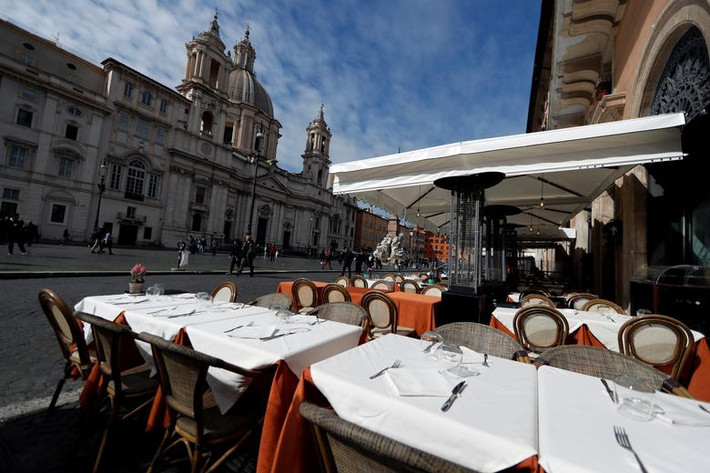 Một nhà hàng ế ẩm ở khu vực Quảng trường Piazza Navona, Rome, ngày 5/3.