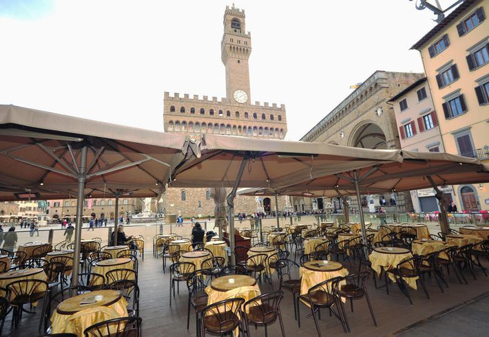 Một nhà hàng vắng khách tại Palazzo Vecchio ở Florence, Italy, ngày 7/3.