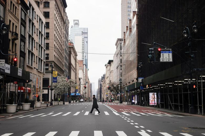 Khu vực Đại lộ số 5 ở Manhattan ít người qua lại hôm 25/3. Mời độc giả xem thêm video: WHO chính thức đặt tên cho virus corona mới là SARS-CoV-2 (Nguồn video: VTC1)