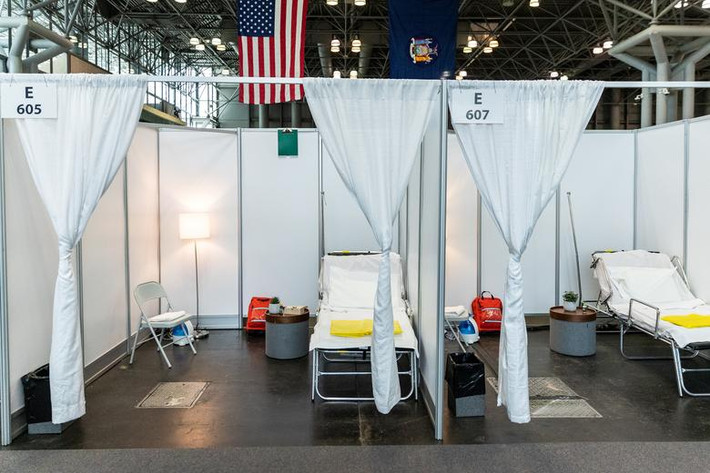 Dự báo, tại bang New York, dịch Covid-19 sẽ lên tới đỉnh điểm trong khoảng 3 tuần nữa. Chính quyền thành phố đã lên kế hoạch xây dựng thêm 8 bệnh viện dã chiến để ứng phó với tình hình.