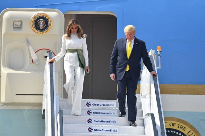 Ngày 24/2, chuyên cơ Không lực Một chở Tổng thống Trump và phu nhân Melania đã hạ cánh xuống sân bay ở thành phố Ahmedabad, Ấn Độ. Đây là chuyến thăm chính thức đầu tiên của Tổng thống Mỹ Donald Trump tới quốc gia Châu Á này.
