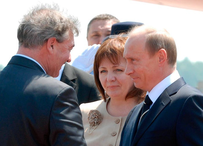 Trong thời gian làm tiếp viên hàng không cho hãng Aeroflot tại Leningrad, bà Lyudmila Putina gặp ông Putin. Hai người kết hôn vào tháng 7/1983. Ảnh: Reuters.