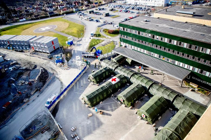 Ảnh chụp từ trên cao một bệnh viện dã chiến ở Gothenburg, Thụy Điển, ngày 24/3.